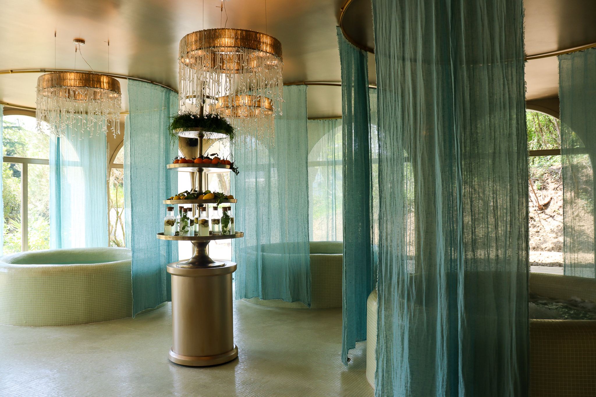 Brindos-lac-Chateau-sap-Dreams-of-Luxury