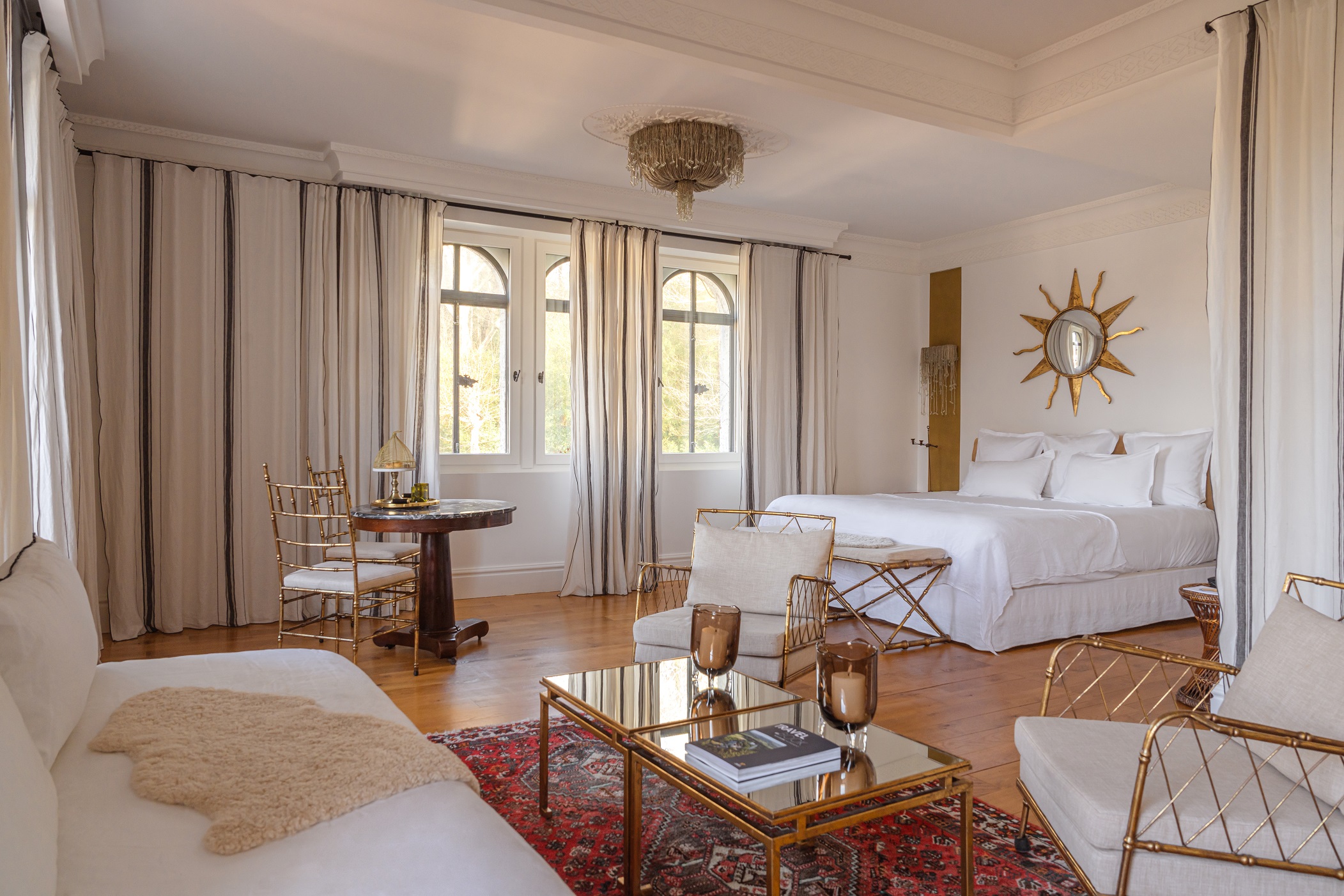Hotel-Brindos-Lac-and-Chateau-suite-Dreams-of-Luxury